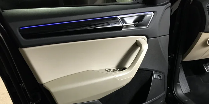 Auto jako nové: mytí karoserie zvnějšku i čištění interiéru včetně ošetření kožených sedaček