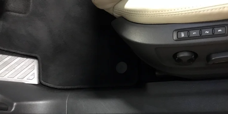 Auto jako nové: mytí karoserie zvnějšku i čištění interiéru včetně ošetření kožených sedaček