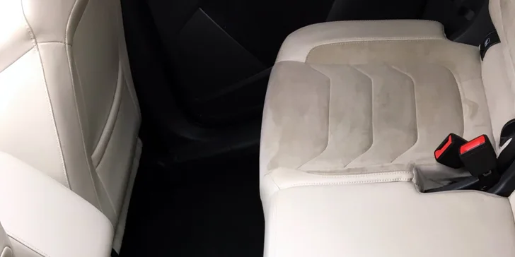 Auto jako nové: mytí karoserie zvnějšku i čištění interiéru včetně ošetření kožených sedaček