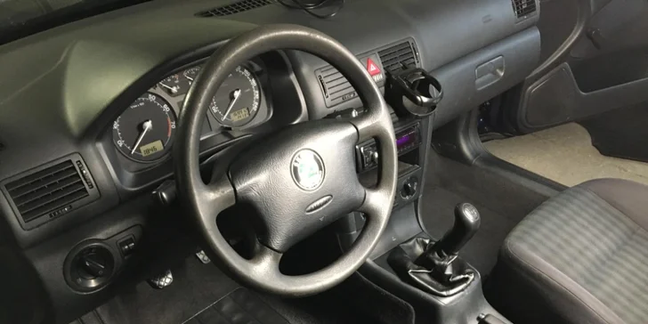 Auto jako nové: mytí karoserie zvnějšku i čištění interiéru včetně ošetření kožených sedaček