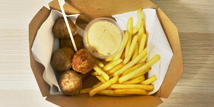 Jack's balls na odnos s sebou: masové koule, hranolky, omáčky a coleslaw