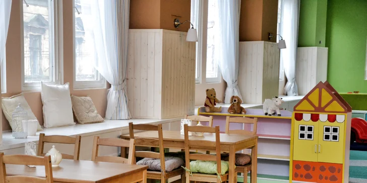 Sladké mámení: větrníkový i jahodový dort nebo 6 ks cupcakes v krabici