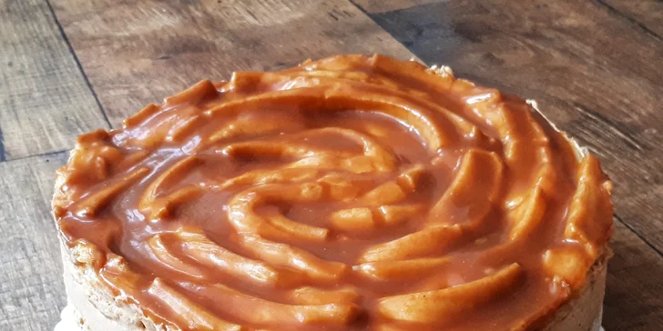 Sladké mámení: větrníkový i jahodový dort nebo 6 ks cupcakes v krabici