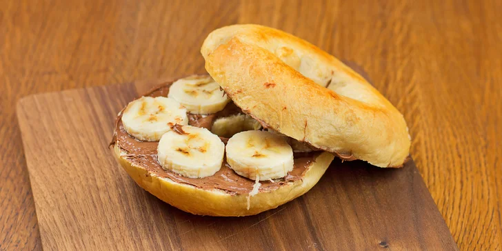 Nadupaný bagel box a mini bagely s nutellou a banánem pro 2 osoby