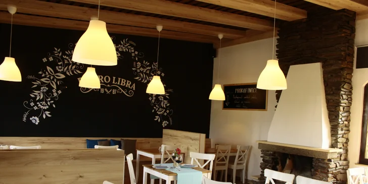 Burger s domácí bulkou a hovězím masem z farmy, hranolky a tatarka pro 1 nebo 2 osoby