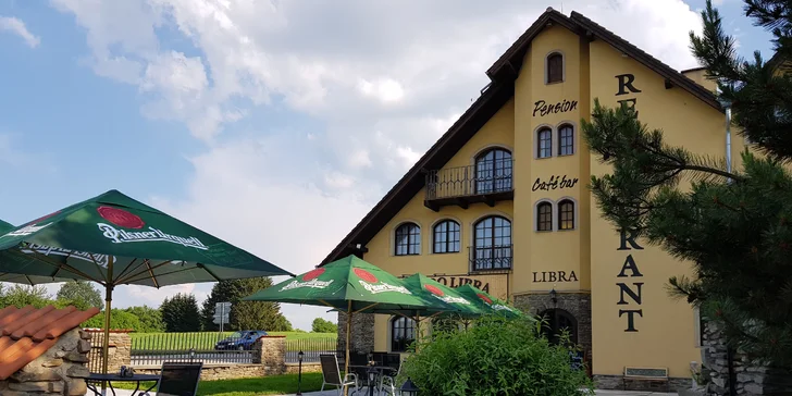 Burger s domácí bulkou a hovězím masem z farmy, hranolky a tatarka pro 1 nebo 2 osoby