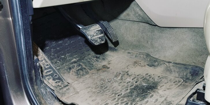 Ruční mytí auta, čištění interiéru i dezinfekce ozónem: od vosku na karoserii po vysáté sedačky
