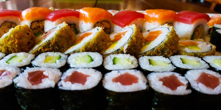 Skvělé sushi sety ve Vítkovicích: 46 a 67 ks s lososem, tuňákem i krevetou