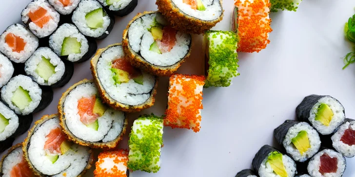 56 či 72 kousků sushi v Porubě klidně i s sebou: kreveta, losos v tempuře i tuňák California