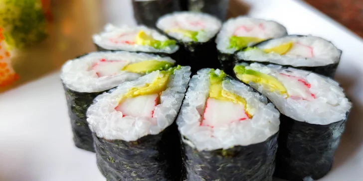 56 či 72 kousků sushi v Porubě klidně i s sebou: kreveta, losos v tempuře i tuňák California