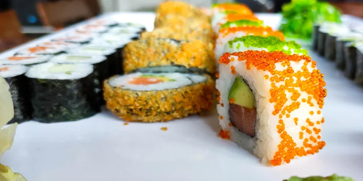 56 či 72 kousků sushi v Porubě klidně i s sebou: kreveta, losos v tempuře i tuňák California