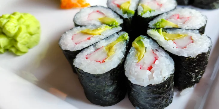 56 či 72 kousků sushi v Porubě klidně i s sebou: kreveta, losos v tempuře i tuňák California