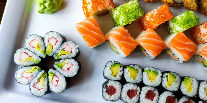 56 či 72 kousků sushi v Porubě klidně i s sebou: kreveta, losos v tempuře i tuňák California