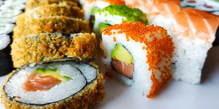 56 či 72 kousků sushi v Porubě klidně i s sebou: kreveta, losos v tempuře i tuňák California