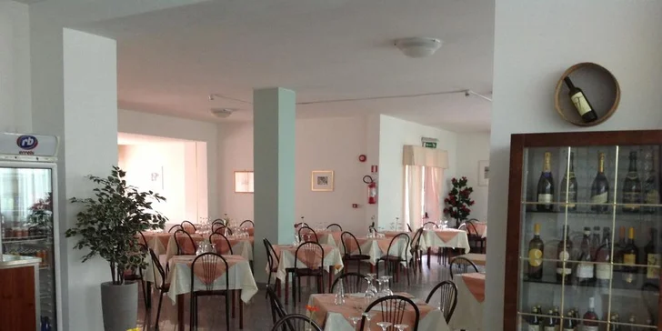 Letní dovolená v italském letovisku Cesenatico: hotel s all inclusive a bazénem, 150 m od pláže