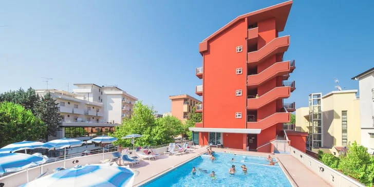 Letní dovolená v italském letovisku Cesenatico: hotel s all inclusive a bazénem, 150 m od pláže