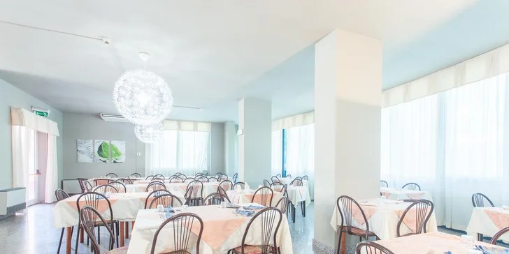 Letní dovolená v italském letovisku Cesenatico: hotel s all inclusive a bazénem, 150 m od pláže