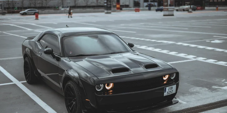 Superjízda v nadupaném Dodge Challenger na 15-60 minut vč. paliva a spolujezdců zdarma