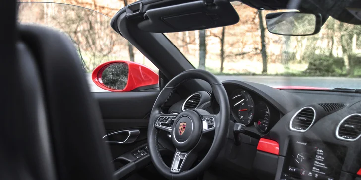 Zkroťte Lamborghini, Porsche nebo Mustanga na velkém okruhu v Mostě i Brně: až 5 kol jako řidič či spolujezdec