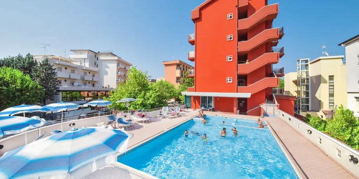 Letní dovolená v italském letovisku Cesenatico: hotel s all inclusive a bazénem, 150 m od pláže