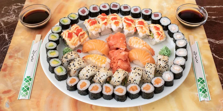 Nabité sushi sety s lososem, tuňákem i smaženou krevetou: 24 až 52 rolek