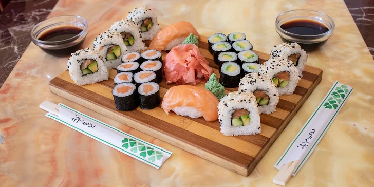 Nabité sushi sety s lososem, tuňákem i smaženou krevetou: 24 až 52 rolek