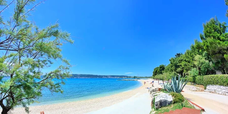 All inclusive pobyt u Splitu: pokoje či bungalovy pro pár i rodinu 150 metrů od pláže