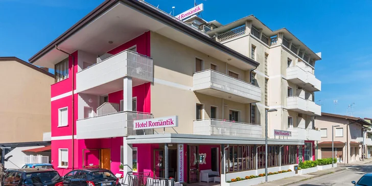 Léto v italském letovisku Lignano Sabbiadoro: hotel 250 m od moře a snídaně