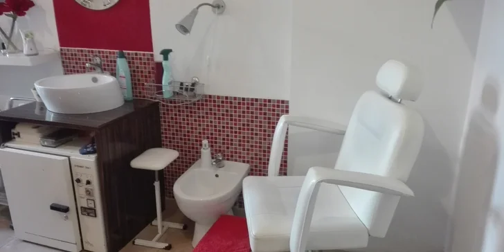 Klasická mokrá pedikúra nebo manikúra vč. P-Shine a permanentky