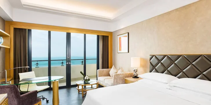 Pokud cestujete s rodinou, Grand Family Ocean View s palandami pro děti nebo Two Bedroom Family Ocean Suite o rozloze 78 m² vám poskytnou dvě oddělené místnosti.