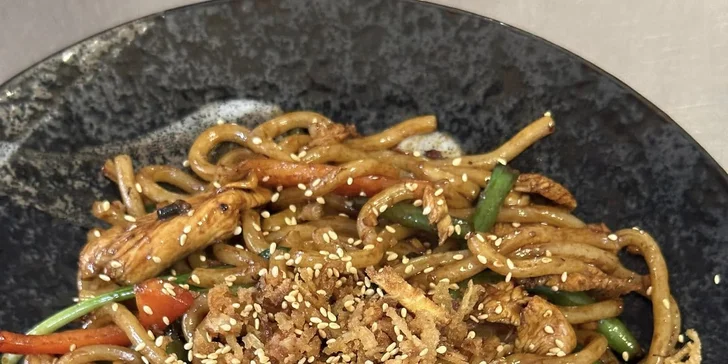  Restauraci najdete jen 140 m od náměstí Míru v centru Mělníka. 