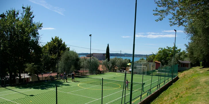 Za příplatek si můžete pinknout i tenis. 