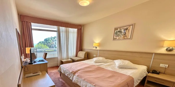 V chorvatském letovisku Drvenik se ubytujete ve 4* hotelu. 