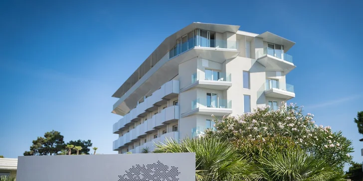 Italské letovisko Caorle: 4* hotel 80 metrů od pláže, se snídaní, bazénem a dětským hřištěm