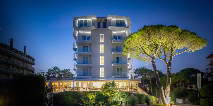 Italské letovisko Caorle: 4* hotel 80 metrů od pláže, se snídaní, bazénem a dětským hřištěm