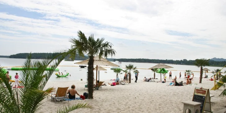 Pobyt v hotelu na břehu Máchova jezera se stravou i bazénem