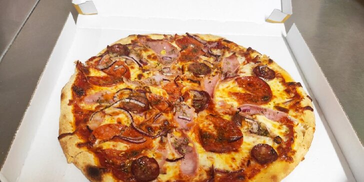 Jedna nebo dvě pizzy podle výběru z 22 druhů, možnost odnosu s sebou