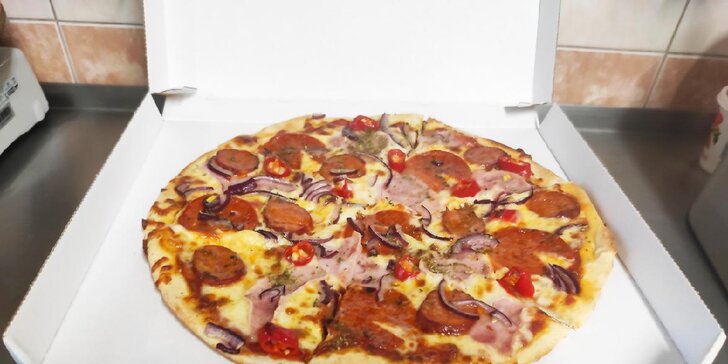 Jedna nebo dvě pizzy podle výběru z 22 druhů, možnost odnosu s sebou