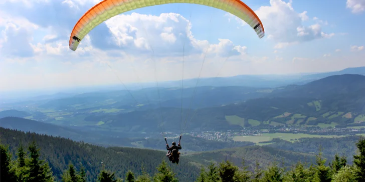 Pořádný adrenalin: tandemový paragliding i se záznamem letu pro 1 osobu