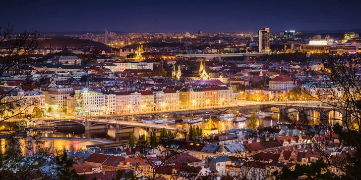 Pobyt v hotelu v Tančícím domě s krásným výhledem vč. snídaně i oběda od Ondřeje Slaniny