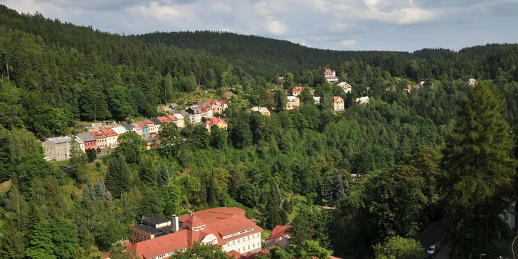 Penzion se nachází minutku chůze od lázeňské části města Jáchymov.
