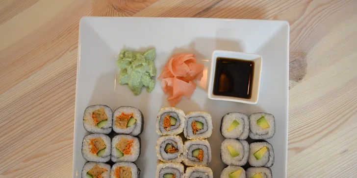Šťavnatá pochoutka nejen pro vegany: 16 nebo 30 ks sushi se zeleninou