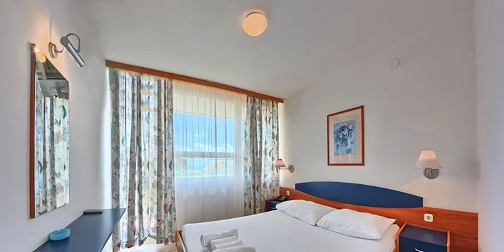7 nocí all inclusive mezi Splitem a Trogirem: pokoje či bungalovy 100 metrů od moře, nápoje celý den