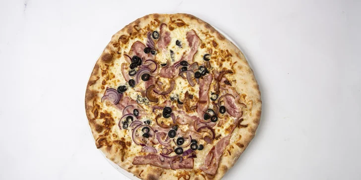 Uspořádejte piknik na Petříně: pizza dle výběru, Coca-Cola, víno či pivo