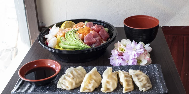 Asie s sebou: poke bowl s rybou či krevetami a dim sum knedlíčky pro 1 nebo 2 osoby