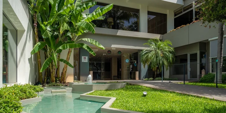 Dovolená na Madeiře: letenka a 4* hotel ve Funchalu se snídaní a bazénem