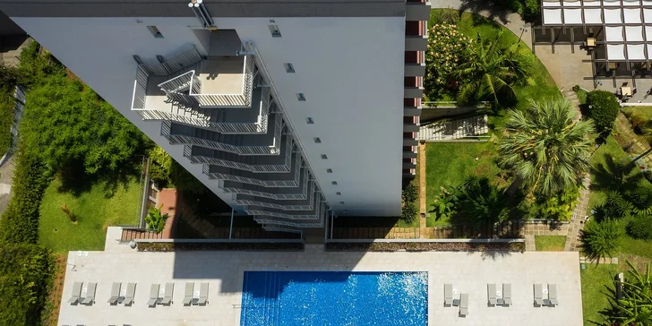 Dovolená na Madeiře: letenka a 4* hotel ve Funchalu se snídaní a bazénem