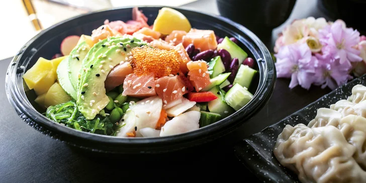 Asie s sebou: poke bowl s rybou či krevetami a dim sum knedlíčky pro 1 nebo 2 osoby