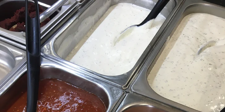 Kebab burger nebo kebab talíř i s přílohou podle výběru pro 1 i 2 osoby