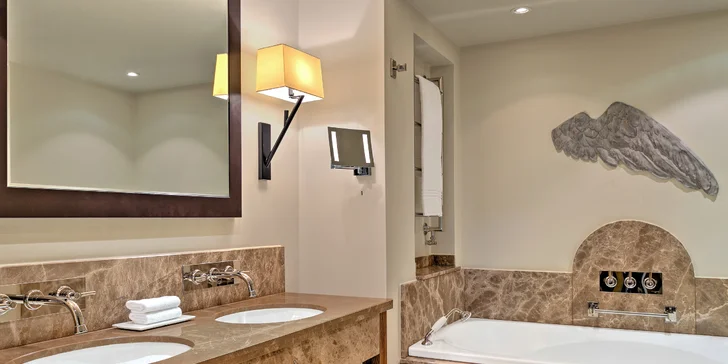 Luxusní pobyt v Praze: hotel v klášteře na Malé Straně se snídaní a parkováním zdarma
